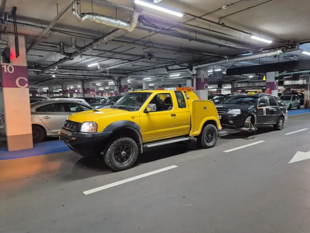 pomoc drogowa Warszawa parking podziemny Nicejska